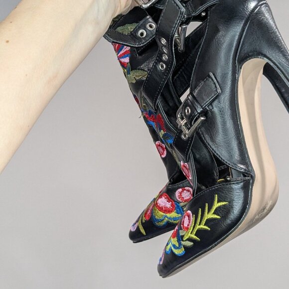 Shoedazzle Floral Embroidered Strappy Liza Booties Black Size 7.5 - Picture 4 of 4